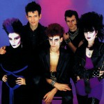 alaska y los pegamoides